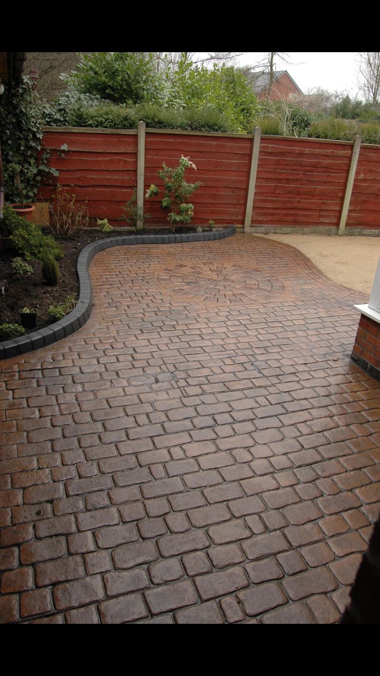 Cobblestone effect printed concrete with compass design